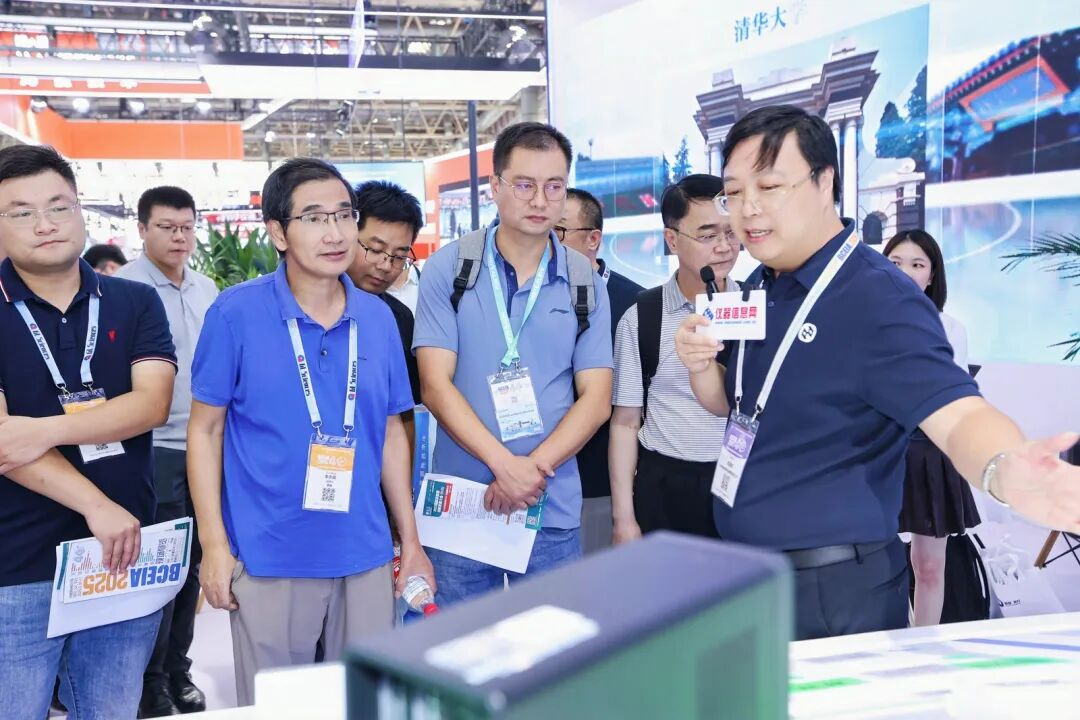 Zheng Qinglin Director of the Shared Technology Center